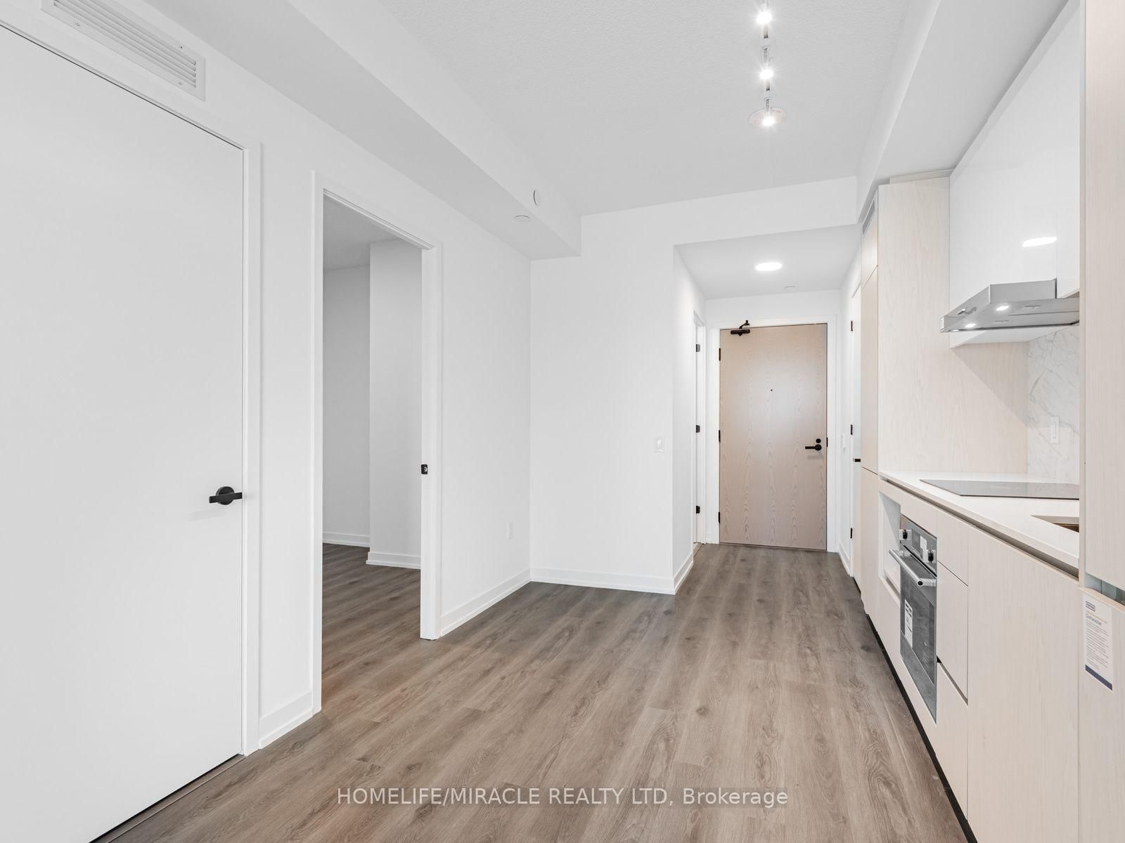 28 INTERCHANGE Way, Unit 2009 - Photo 4