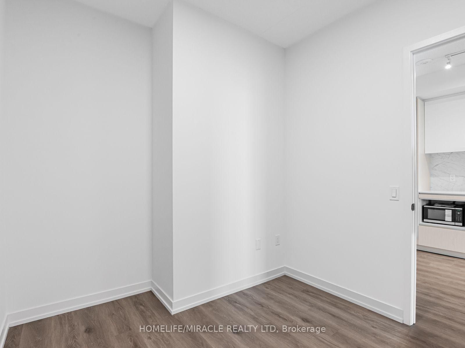 28 INTERCHANGE Way, Unit 2009 - Photo 5