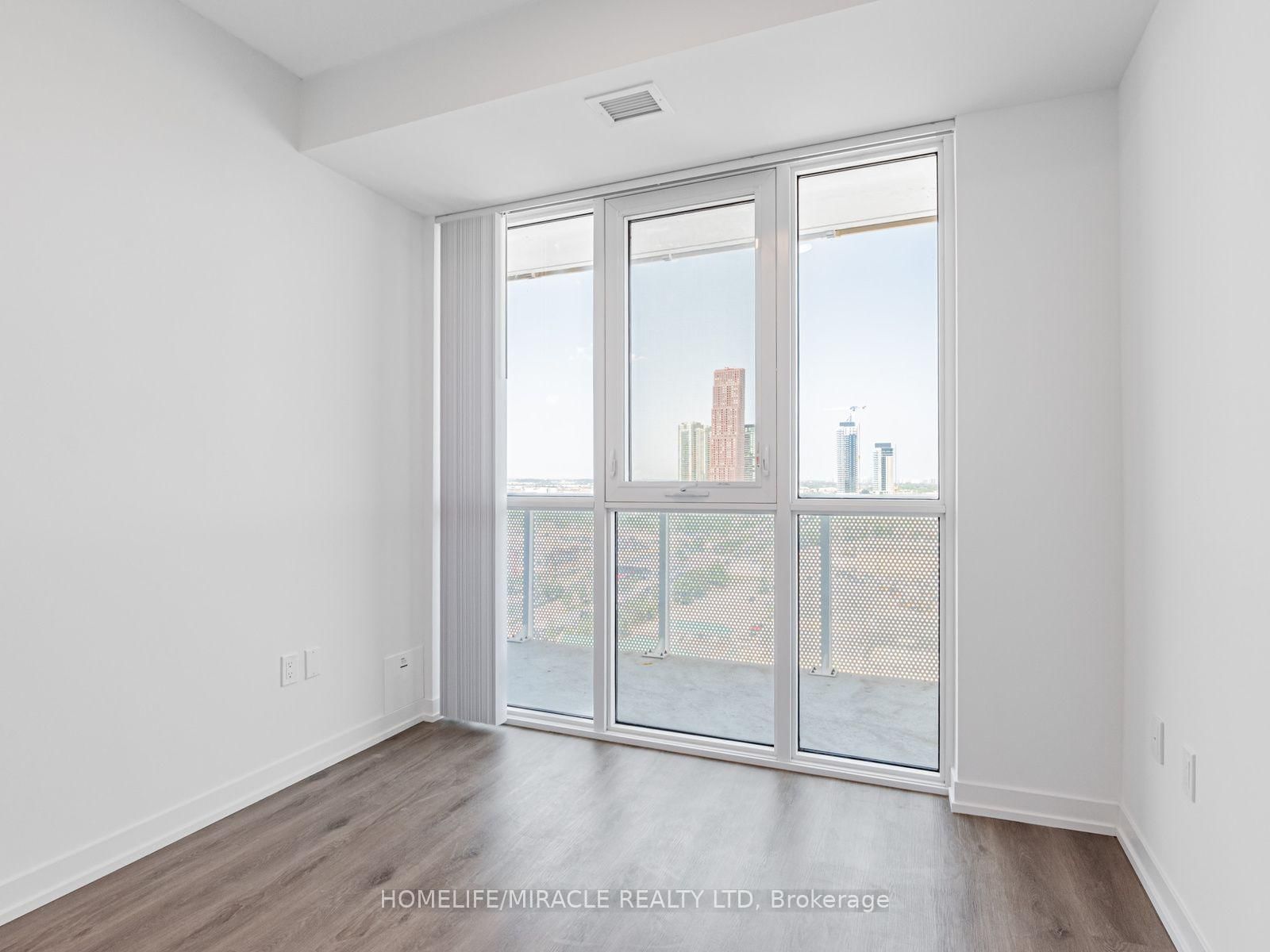 28 INTERCHANGE Way, Unit 2009 - Photo 8