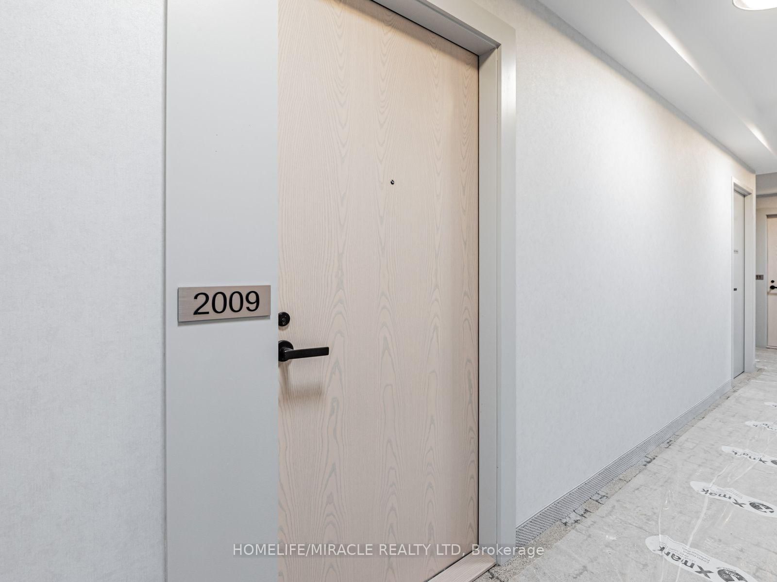 28 INTERCHANGE Way, Unit 2009 - Photo 9