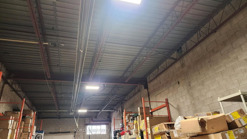 8 - 331 Bowes Rd, Vaughan, L4K 1J2 | Image 3