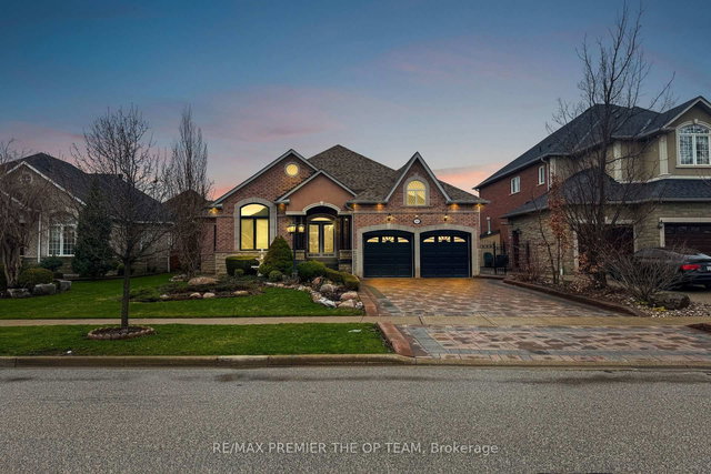 165 Novaview Crescent