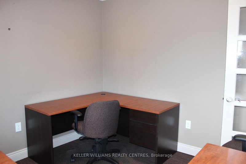 2C - 117 Wellington St E, Aurora, L4G 1H9 | Image 3