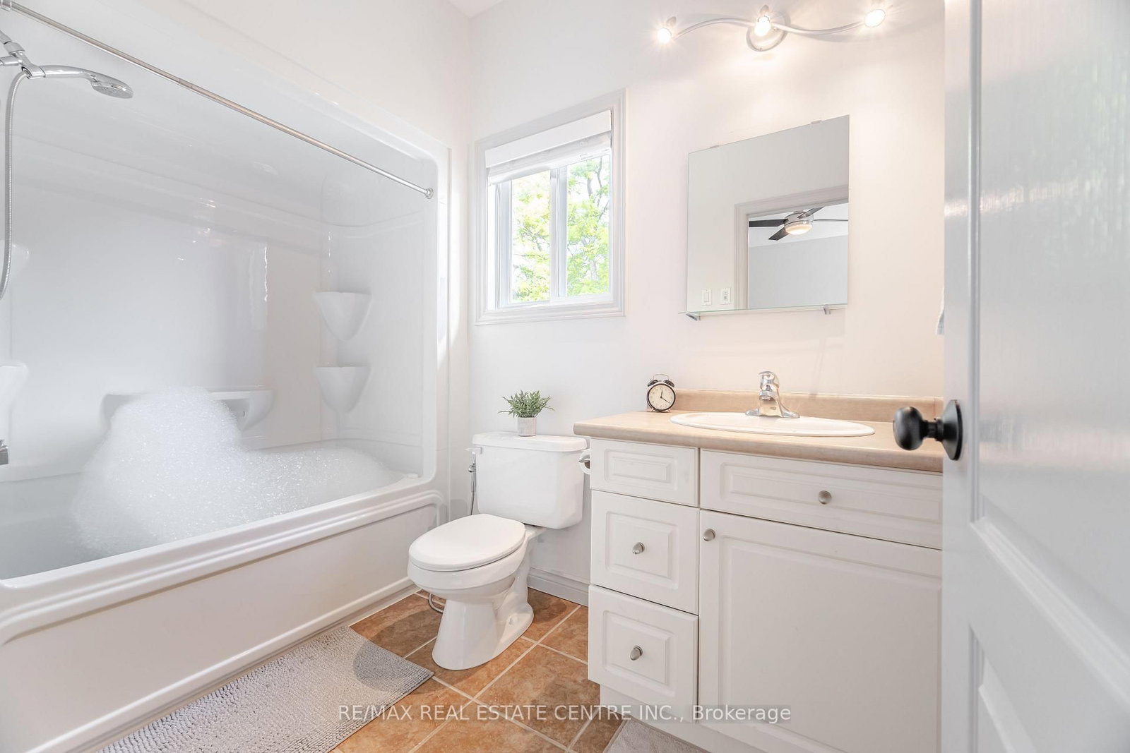 Detached House for sale at 39 Stoneham Street, New Tecumseth, Ontario, L9R 2E6 - Alliston - MLS: N13013834