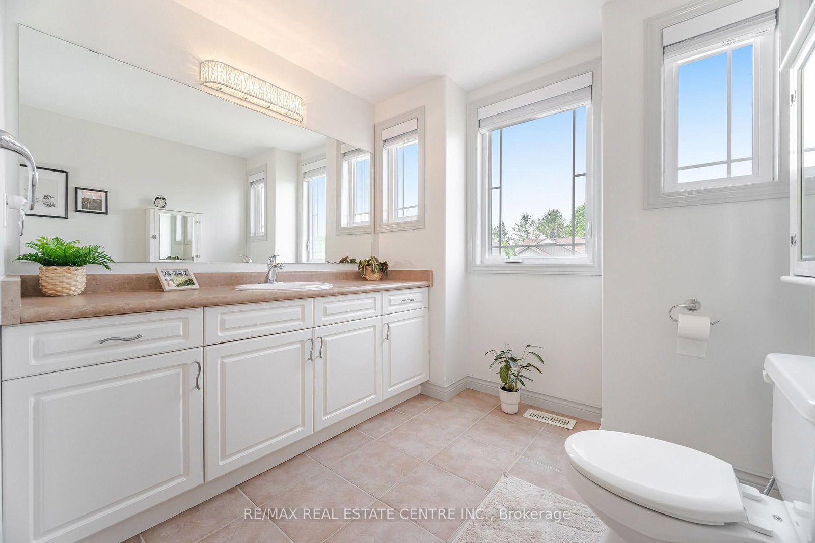 Detached House for sale at 39 Stoneham Street, New Tecumseth, Ontario, L9R 2E6 - Alliston - MLS: N13013834