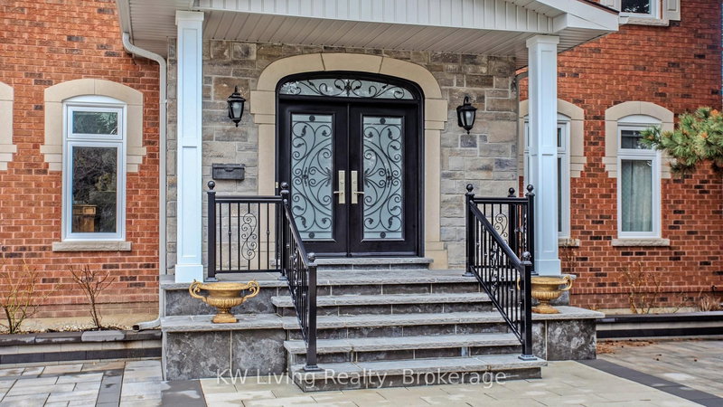 19 Spadina Rd, Richmond Hill, L4B 2Y2 | Image 2