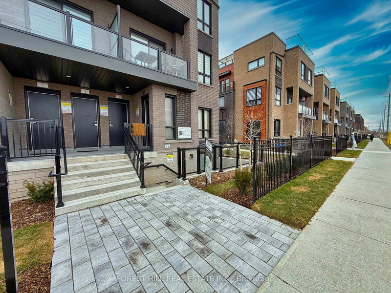 2 - 18 Lytham Green Circ, Newmarket, L3Y 0H4 | Image 2