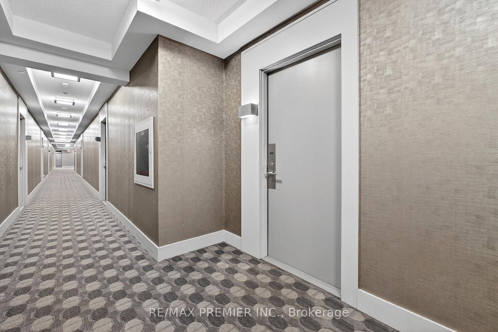 7167 Yonge Street, Unit 608 - Photo 3