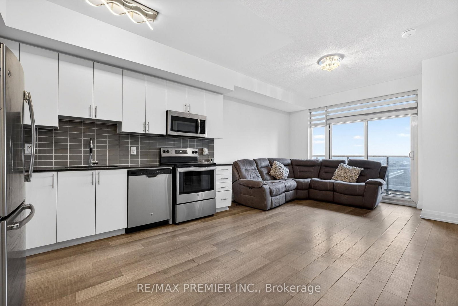 7167 Yonge Street, Unit 608 - Photo 4