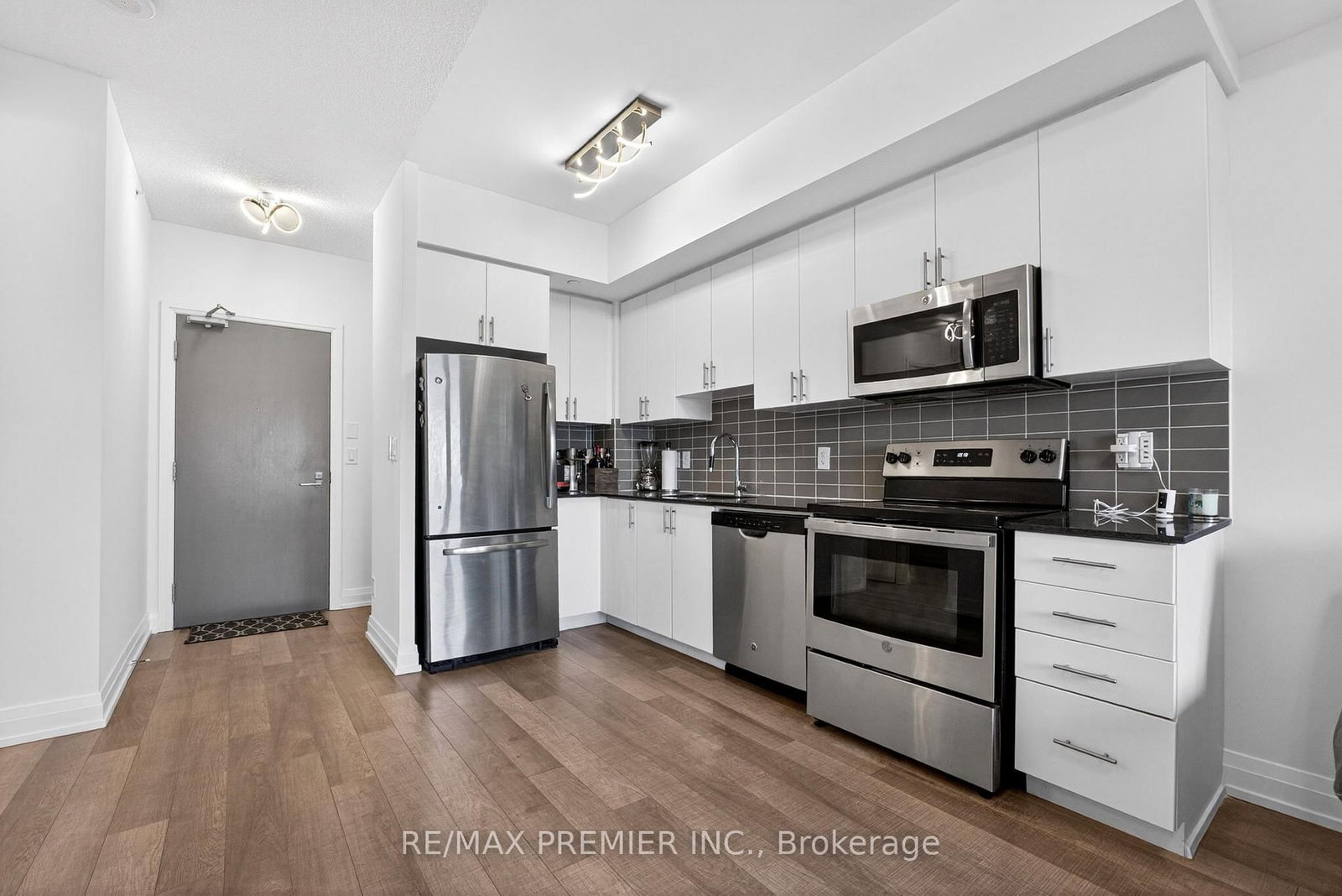 7167 Yonge Street, Unit 608 - Photo 5
