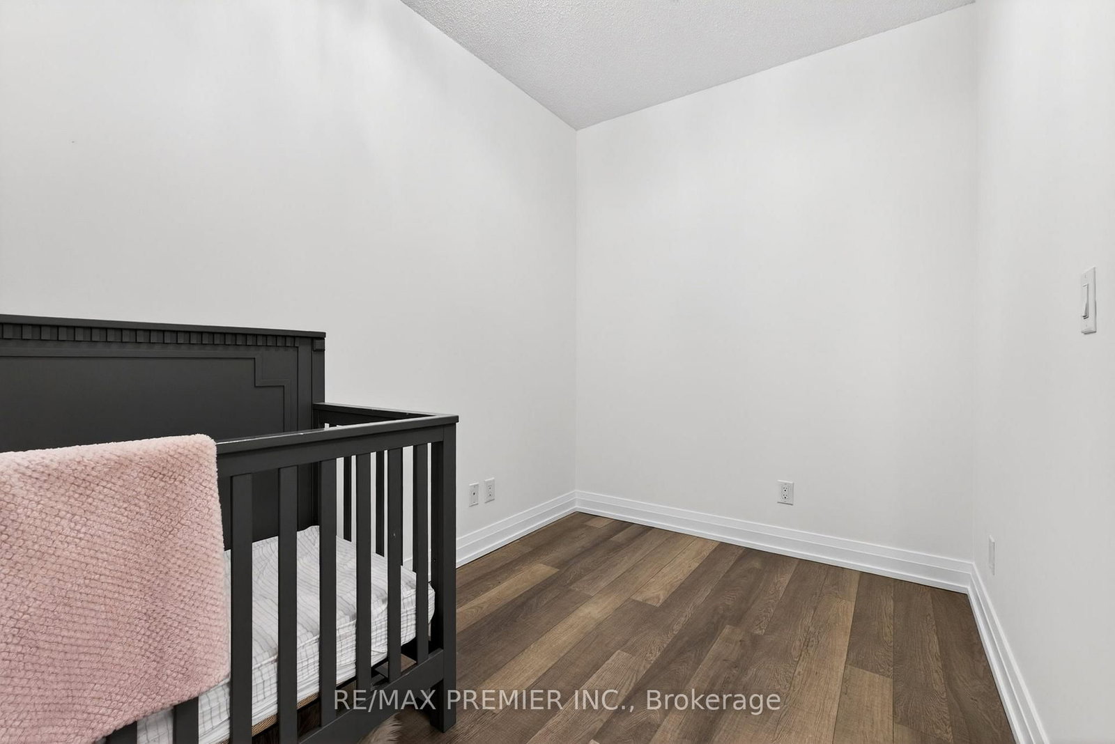 7167 Yonge Street, Unit 608 - Photo 8