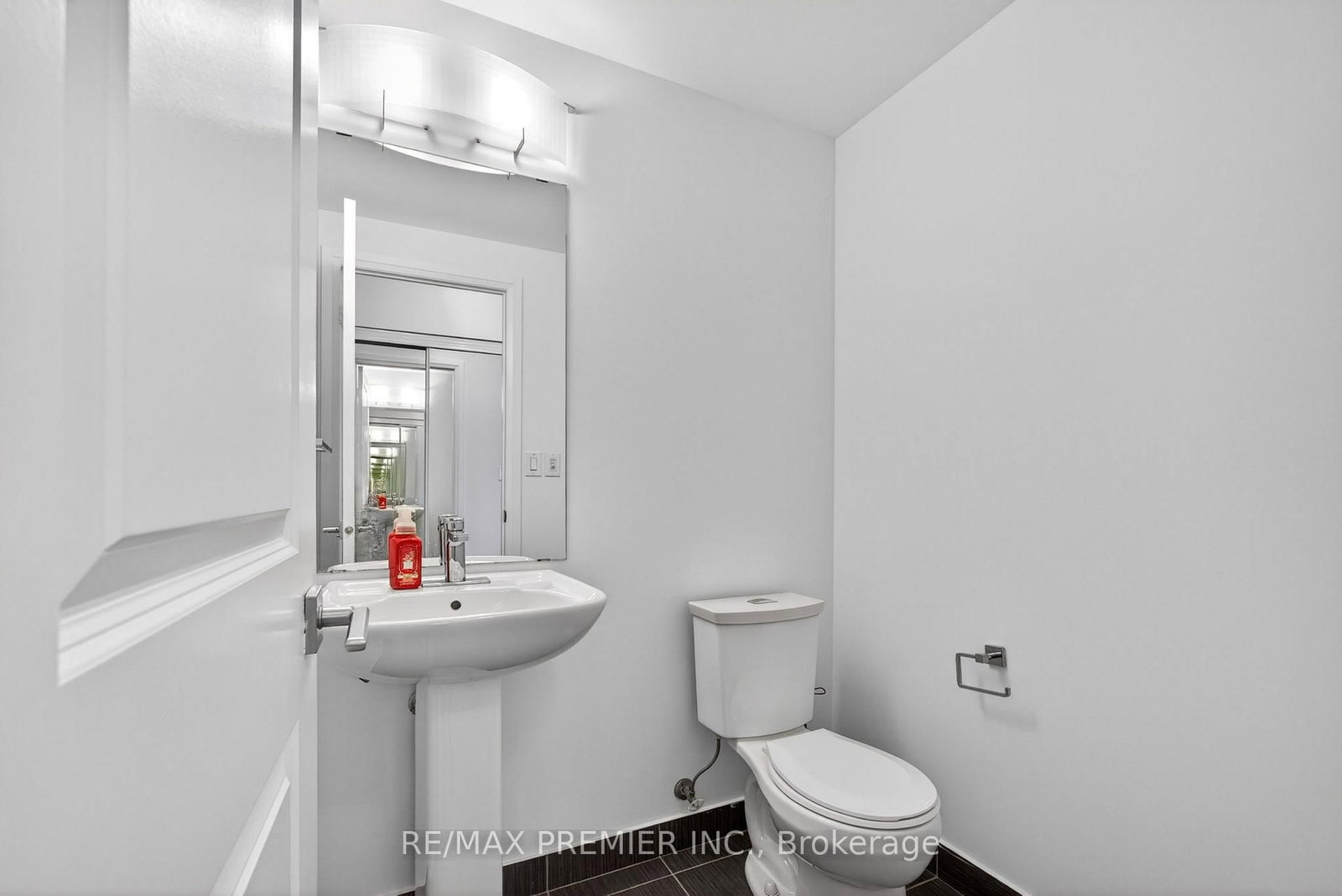 7167 Yonge Street, Unit 608 - Photo 9