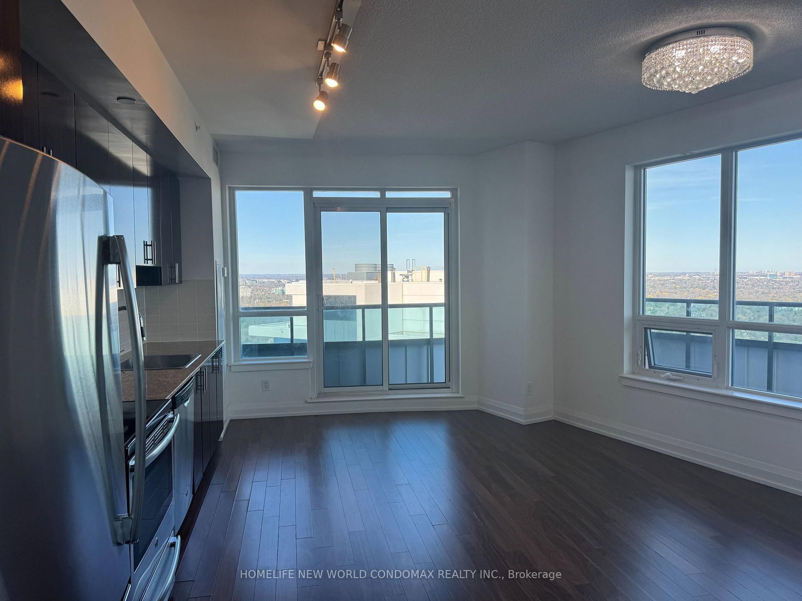 7161 Yonge Street, Unit Lph1-15 - Photo 11