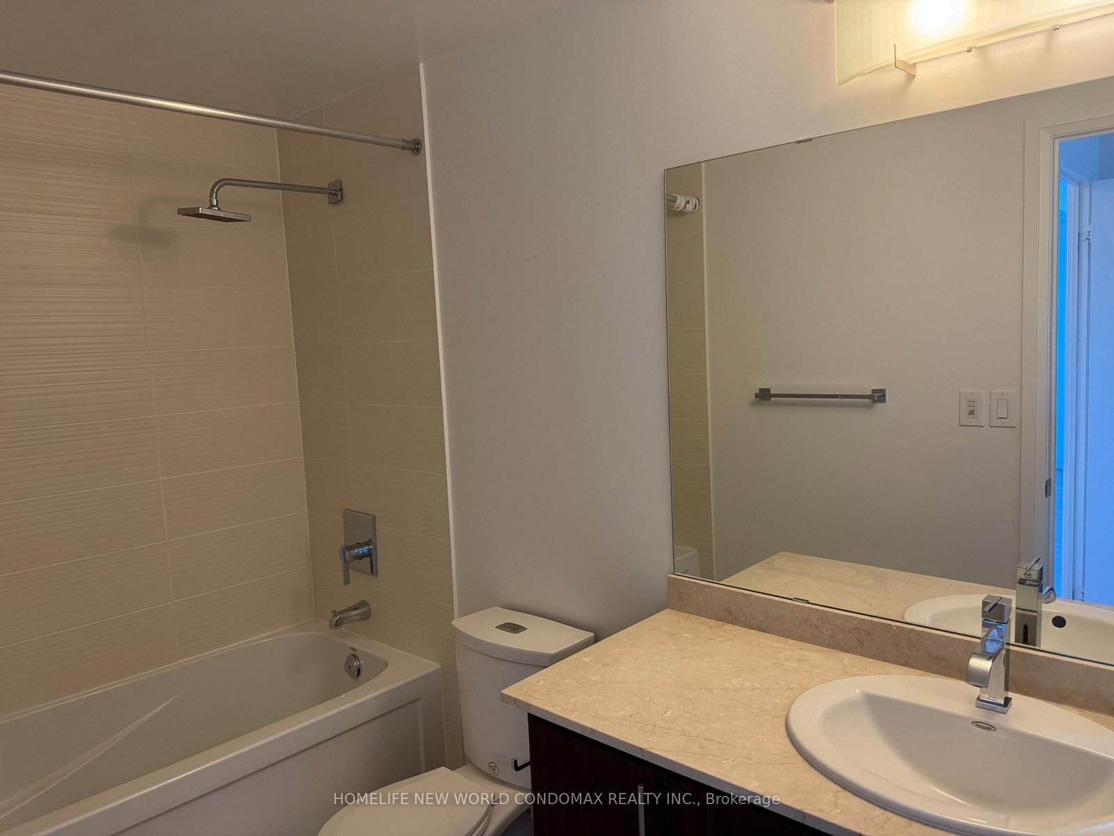 7161 Yonge Street, Unit Lph1-15 - Photo 7