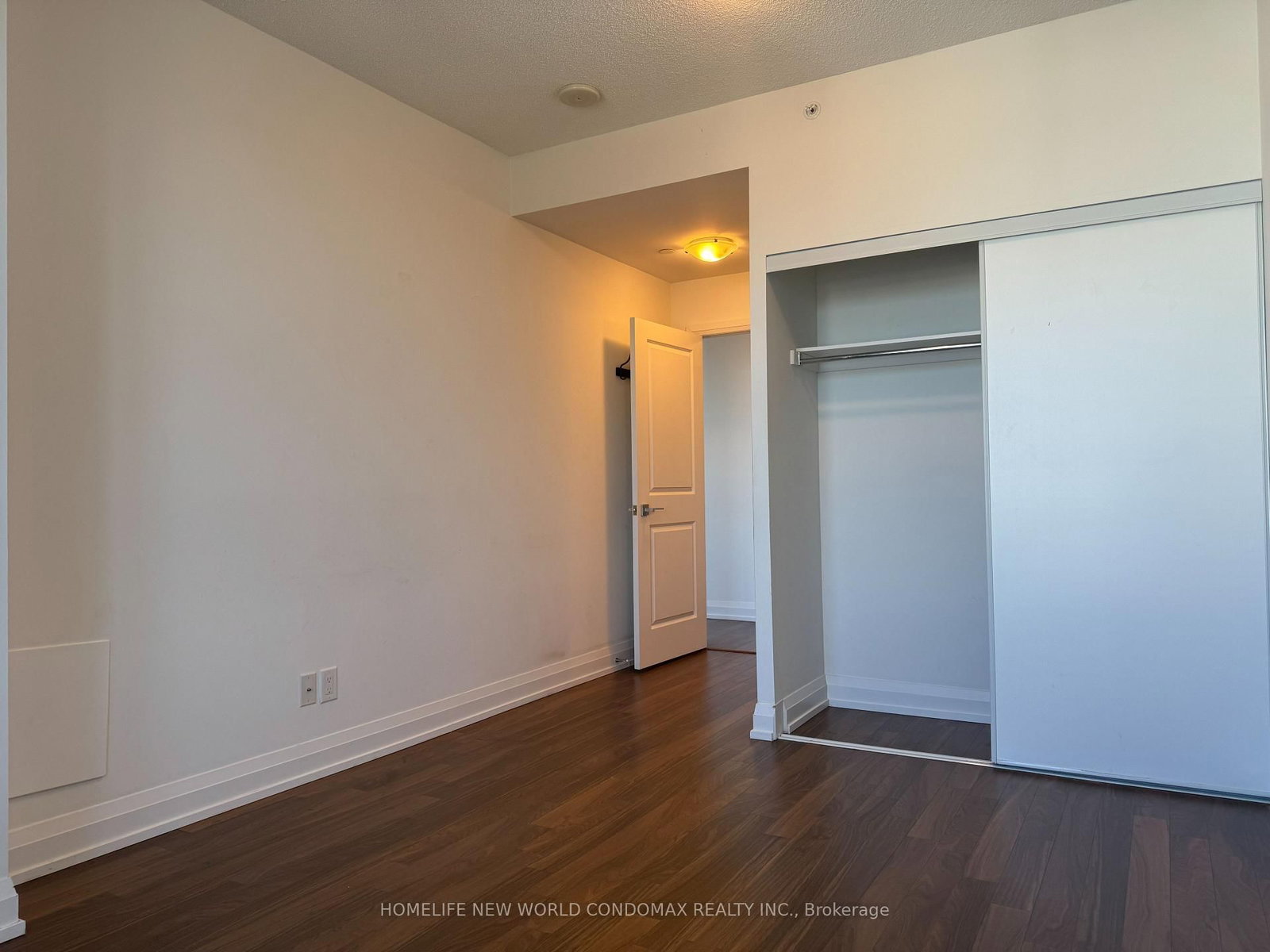 7161 Yonge Street, Unit Lph1-15 - Photo 8