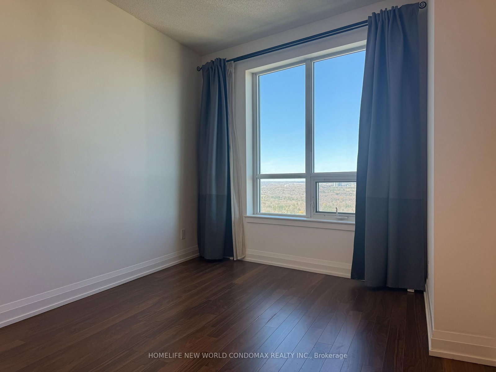 7161 Yonge Street, Unit Lph1-15 - Photo 9