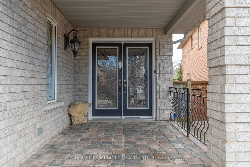 31 Water Garden Lane, Vaughan, L4H 1N2 | Image 2