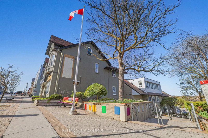 303 - 171 Main St S, Newmarket, L3Y 3Y9 | Image 2