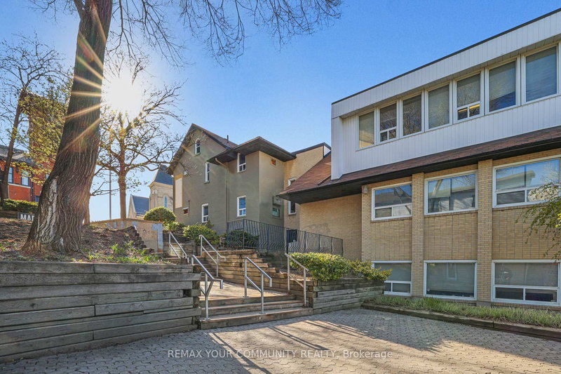 303 - 171 Main St S, Newmarket, L3Y 3Y9 | Image 3