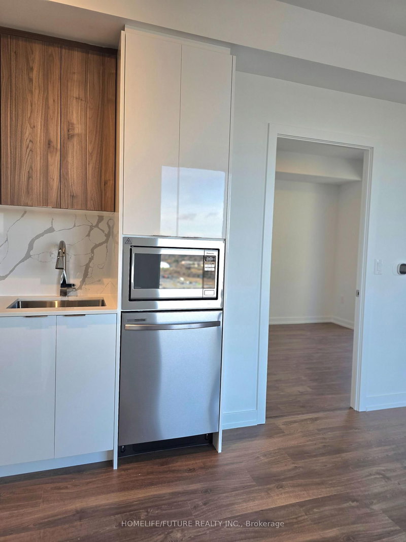 home for lease on A1902-9763 Markham Road