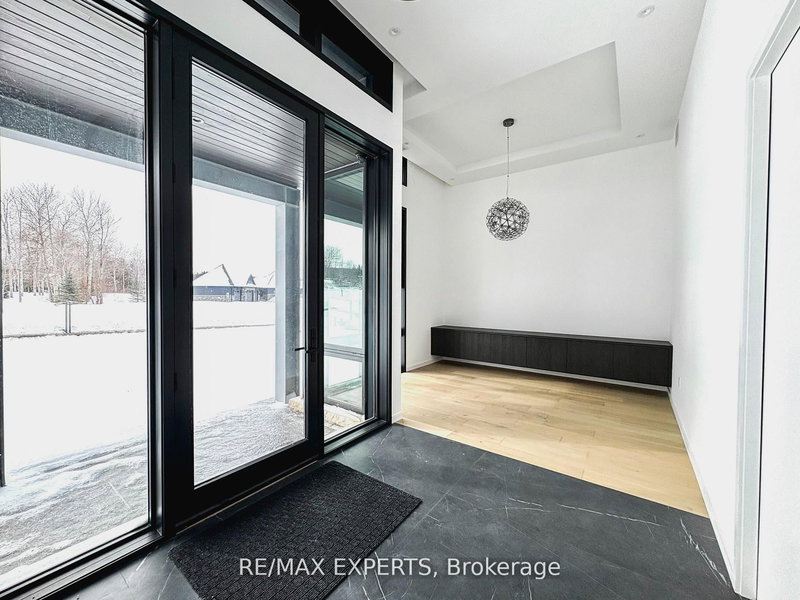 130 Dale Cres, Bradford West Gwillimbury, L0L 1L0 | Image 2