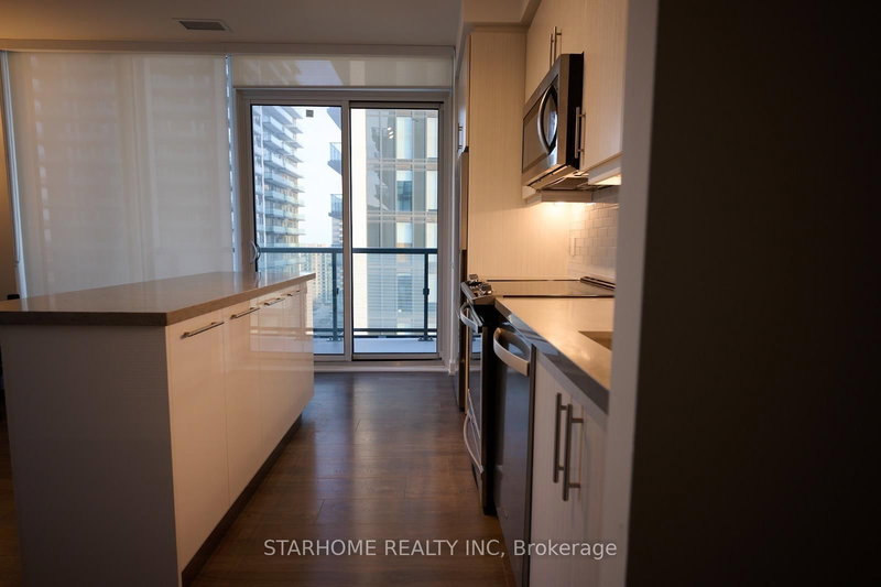 1614 - 85 Oneida Cres, Richmond Hill, L4B 0A6 | Image 2