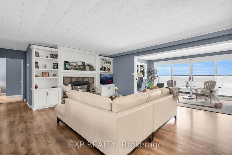 561 Duclos Point Rd, Georgina, L0E 1N0 | Image 3