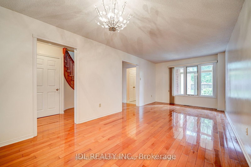 114 Alderbury Dr, Markham, L3S 3G4 | Image 2