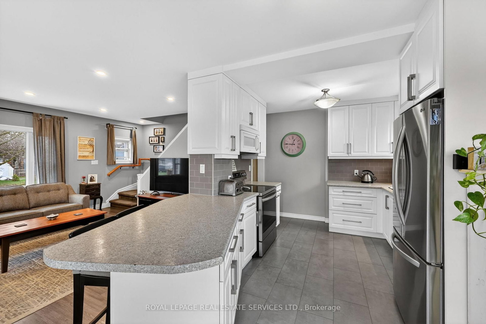 Detached House for sale at 71 Centre Street, New Tecumseth, Ontario, L9R 1J4 - Alliston - MLS: N13014944