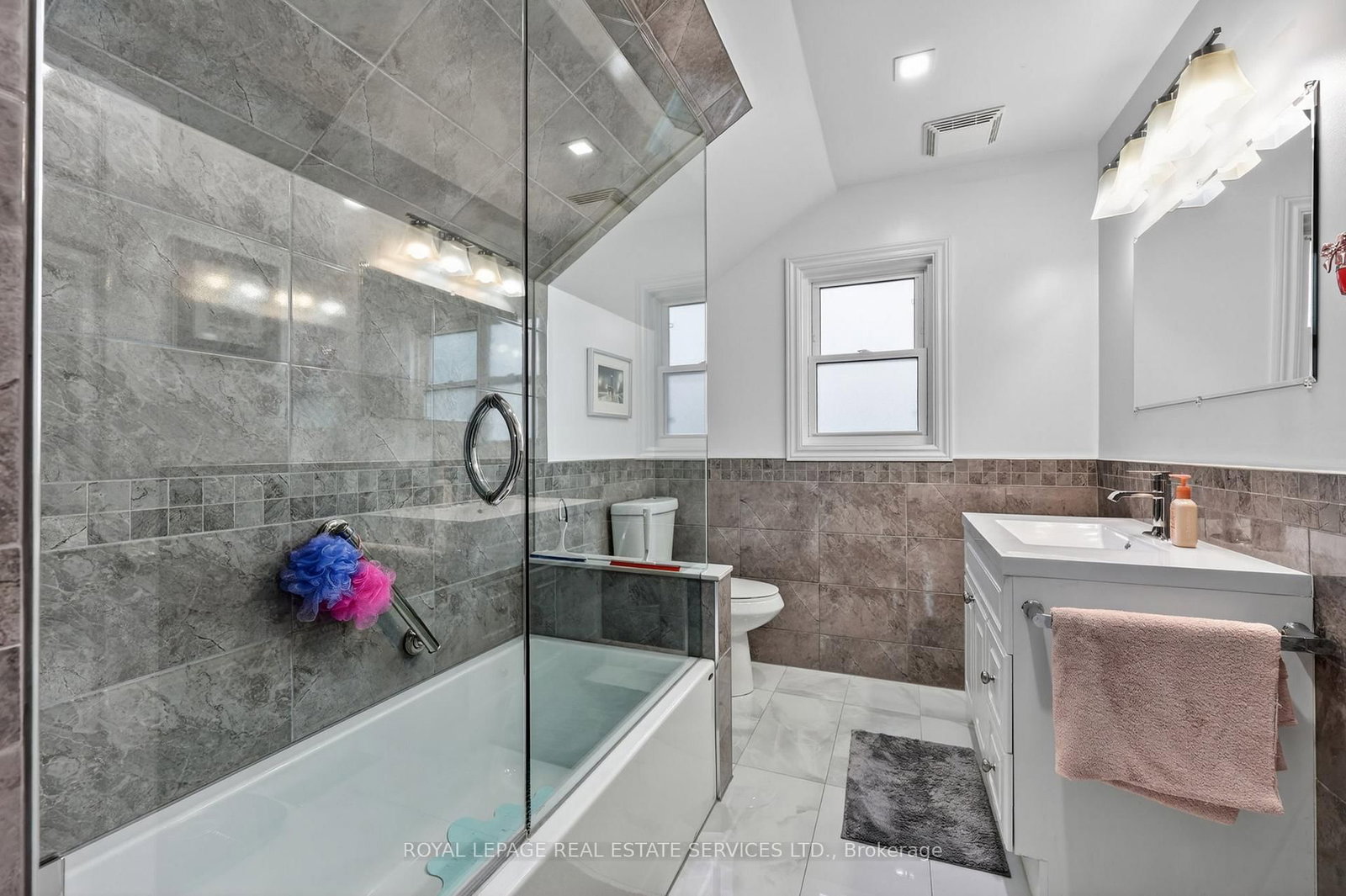 Detached House for sale at 71 Centre Street, New Tecumseth, Ontario, L9R 1J4 - Alliston - MLS: N13014944