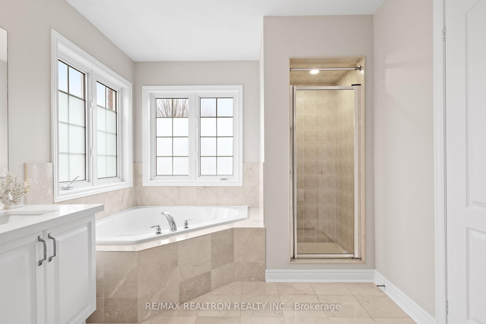 Detached House for sale at 2 Serene Way, Vaughan, Ontario, L4J 8Z8 - Patterson - MLS: N13015128