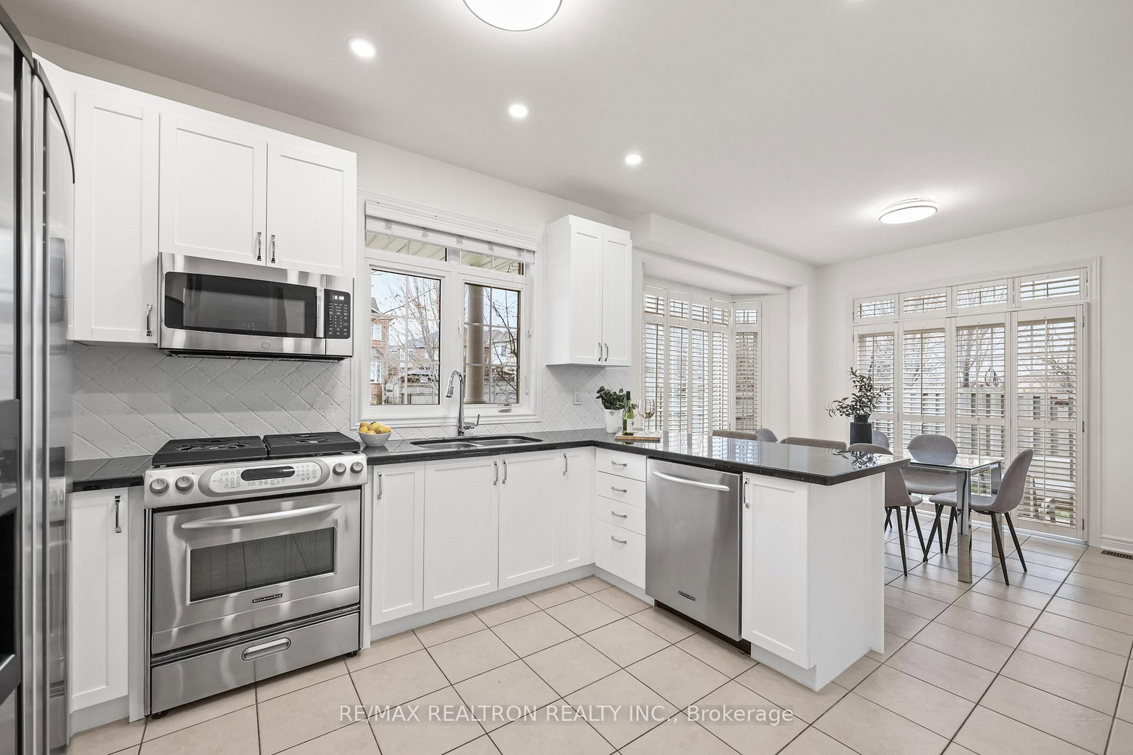 Detached House for sale at 2 Serene Way, Vaughan, Ontario, L4J 8Z8 - Patterson - MLS: N13015128