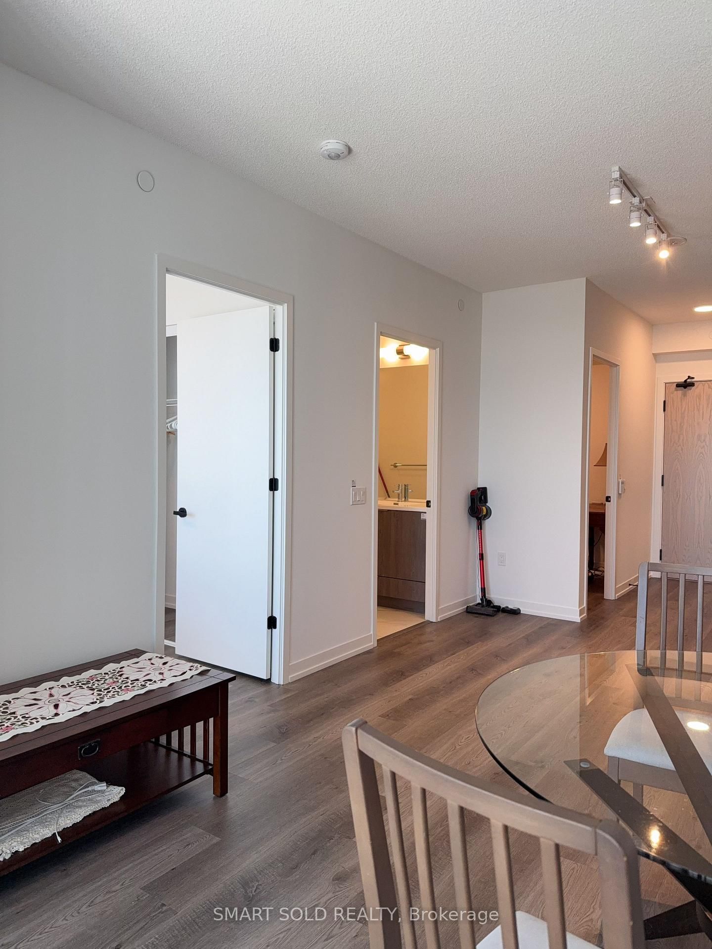 8 Interchange Way, Unit 5611 - Photo 12