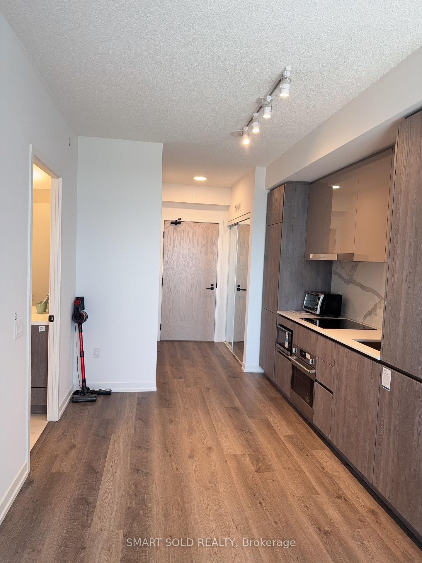 8 Interchange Way, Unit 5611 - Photo 13