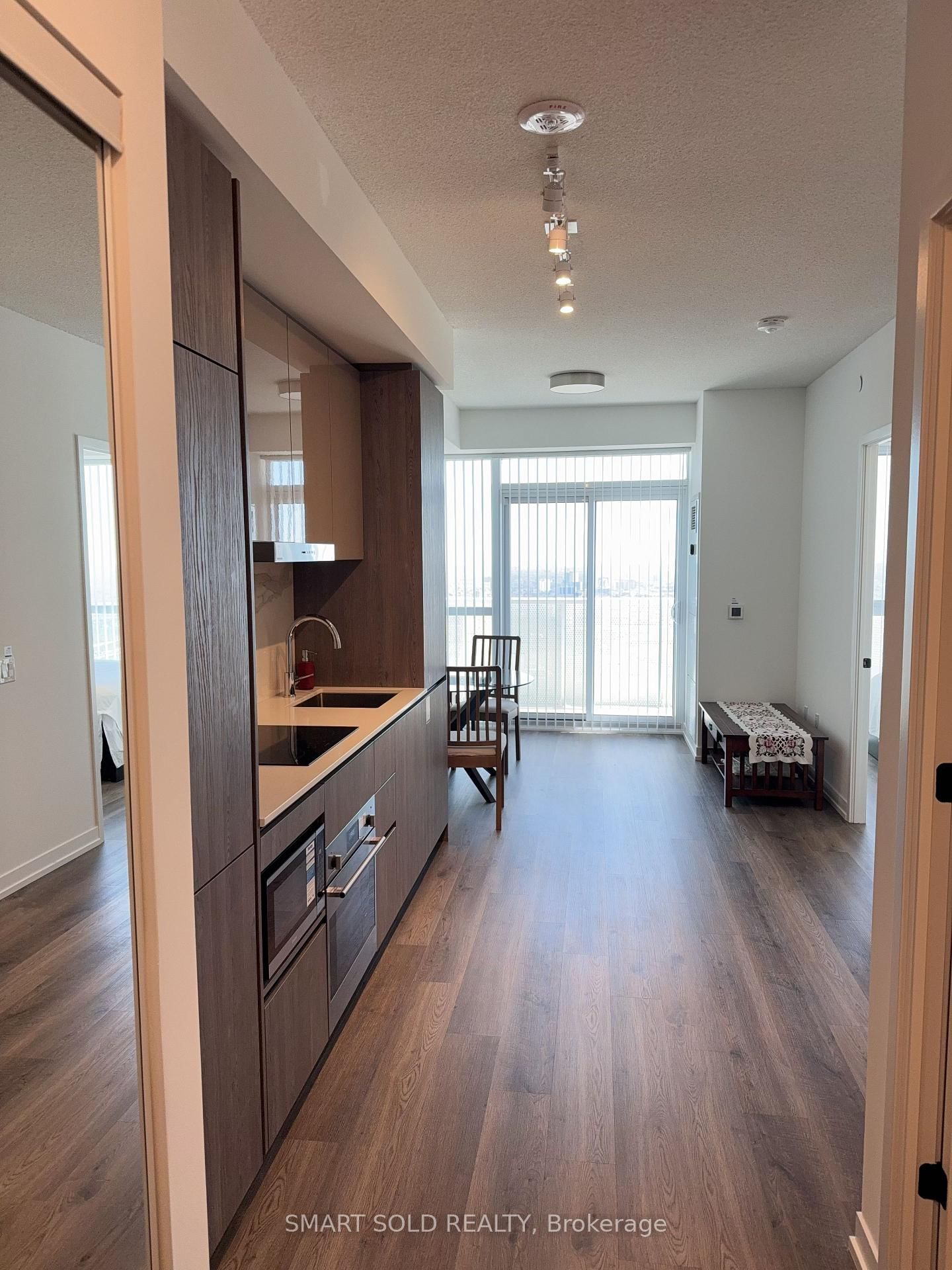 8 Interchange Way, Unit 5611 - Photo 2
