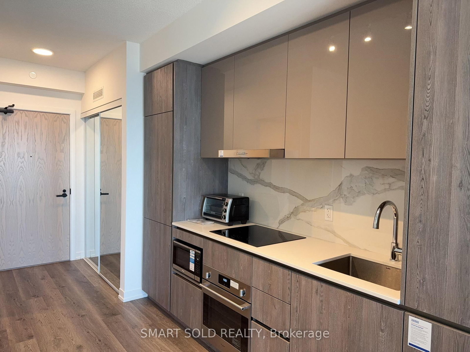 8 Interchange Way, Unit 5611 - Photo 5