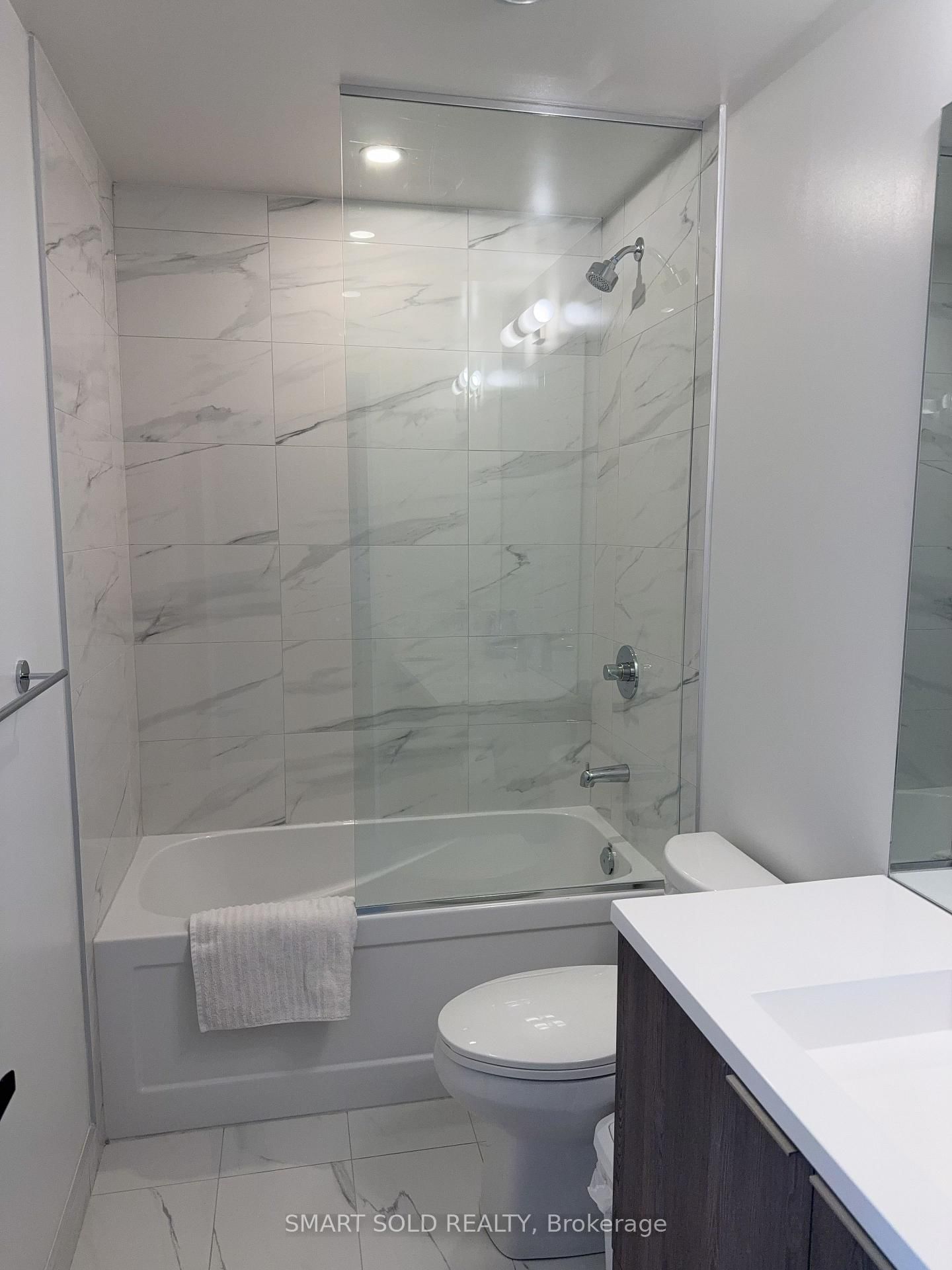 8 Interchange Way, Unit 5611 - Photo 7