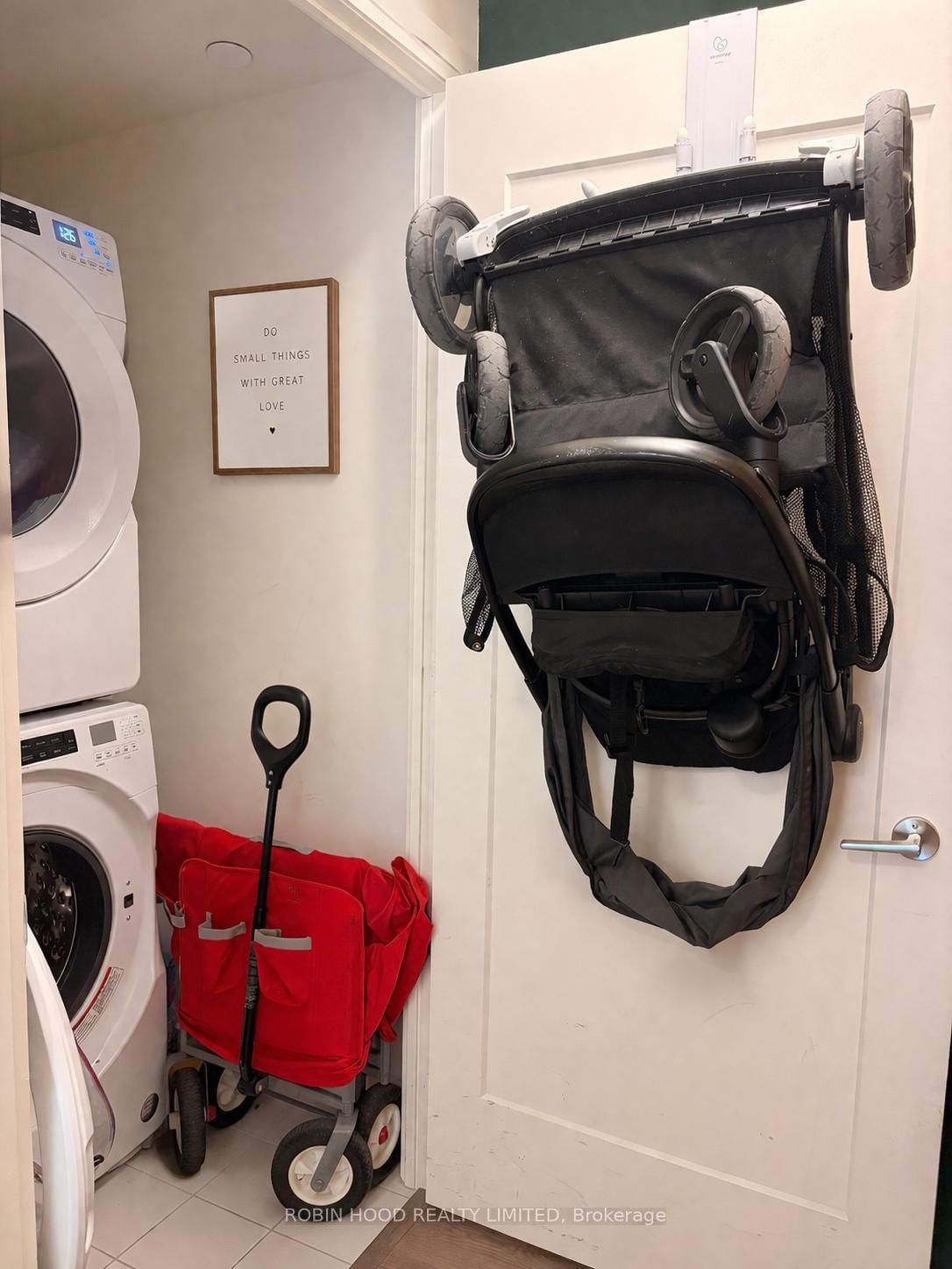 8960 Jane Street, Unit 814 - Photo 19