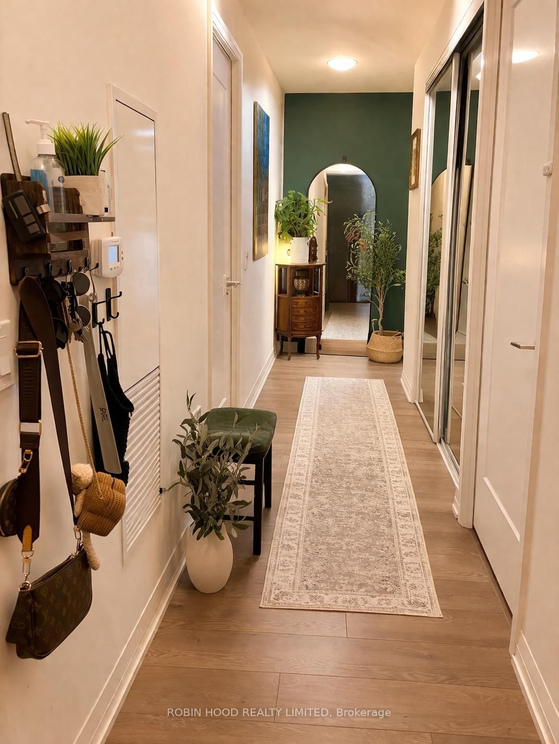 8960 Jane Street, Unit 814 - Photo 3