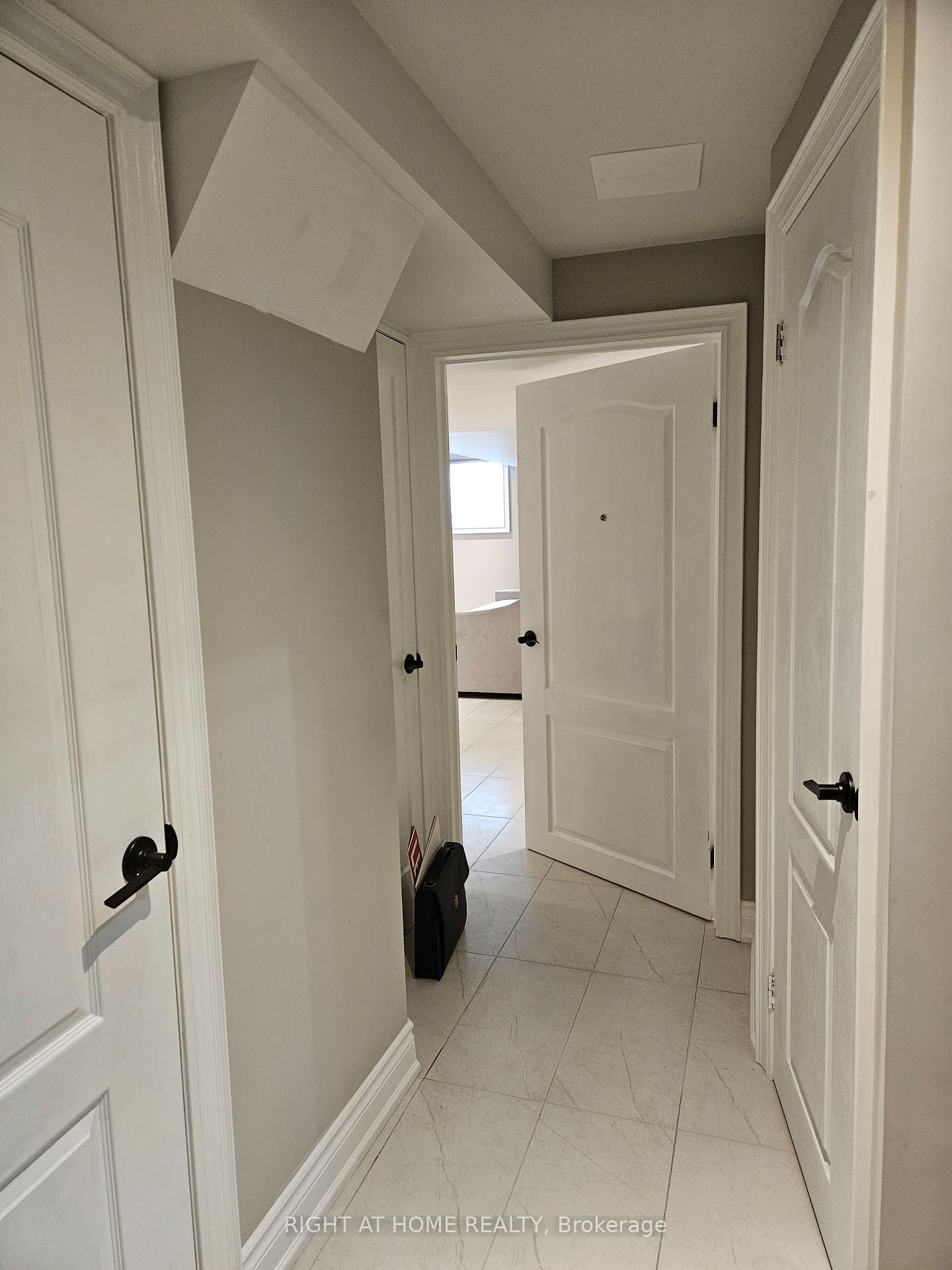 121 Badessa Circle, Unit Lower - Photo 2