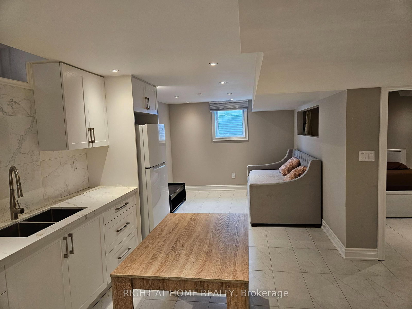 121 Badessa Circle, Unit Lower - Photo 4