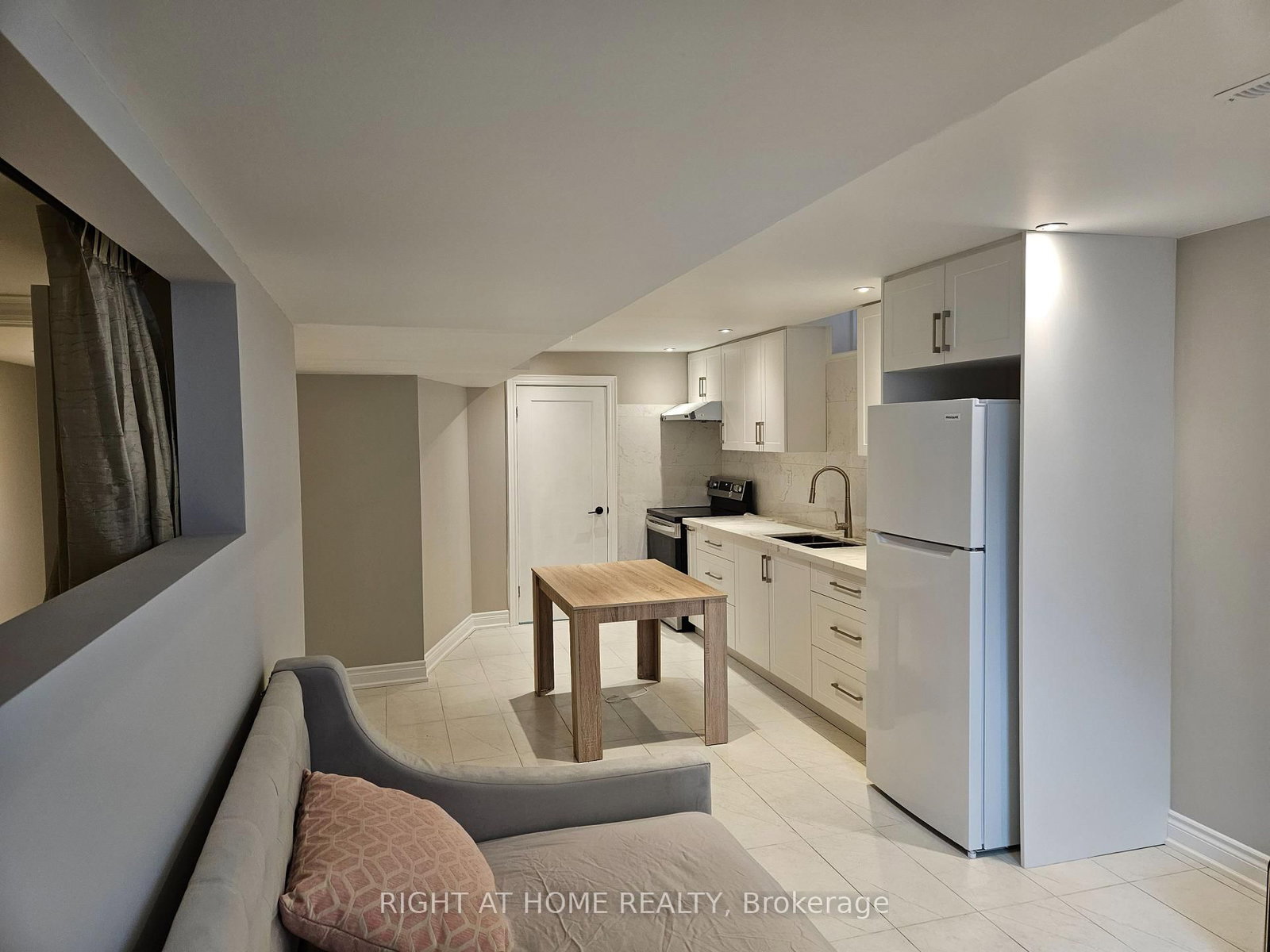 121 Badessa Circle, Unit Lower - Photo 5