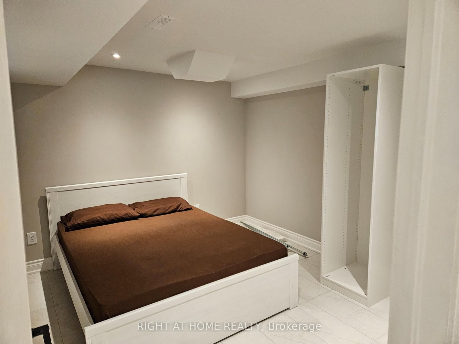 121 Badessa Circle, Unit Lower - Photo 6