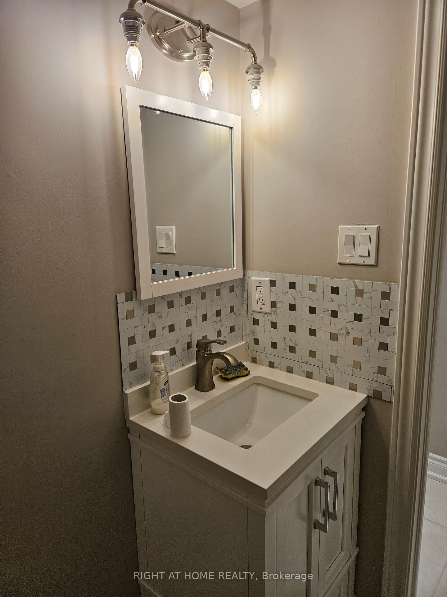 121 Badessa Circle, Unit Lower - Photo 8