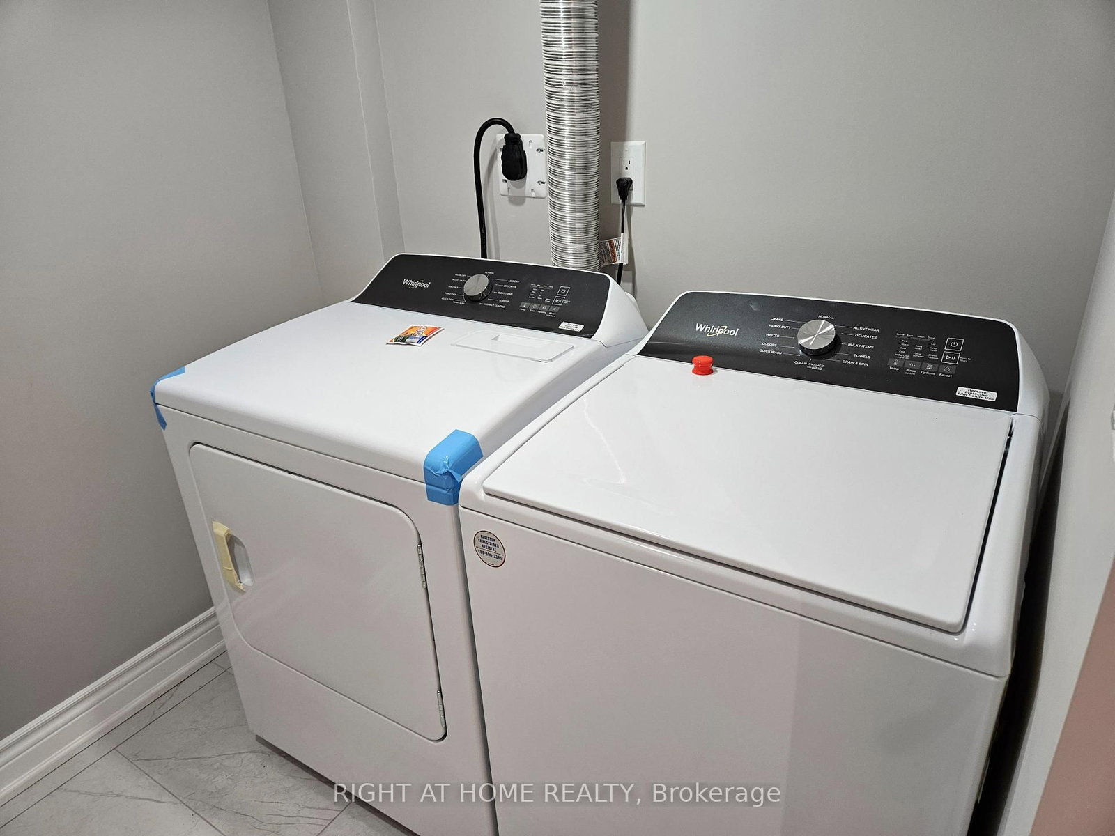 121 Badessa Circle, Unit Lower - Photo 9