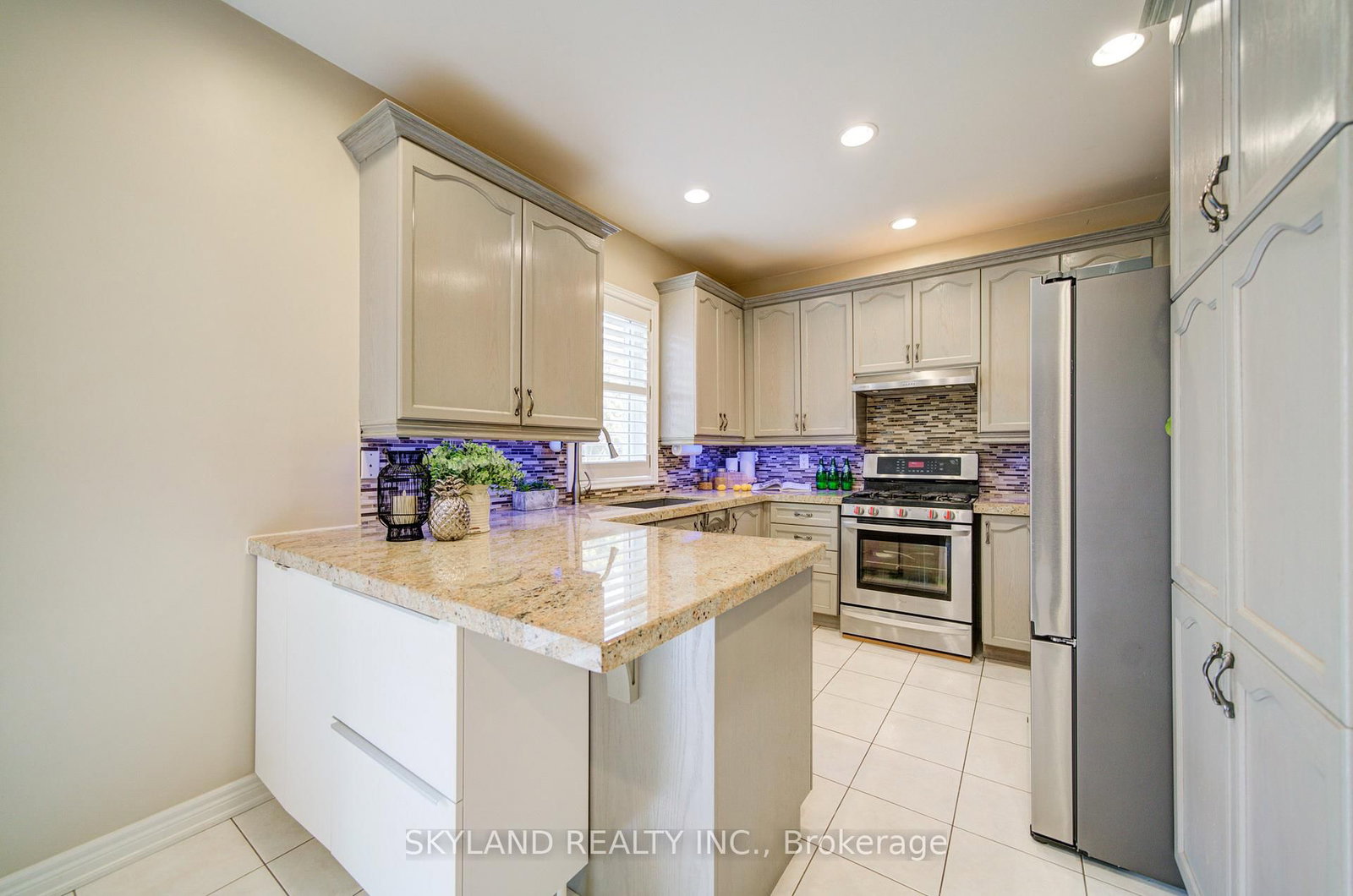 Detached House for sale at 26 Gemini Crescent, Richmond Hill, Ontario, L4S 2K6 - Rouge Woods - MLS: N13015358