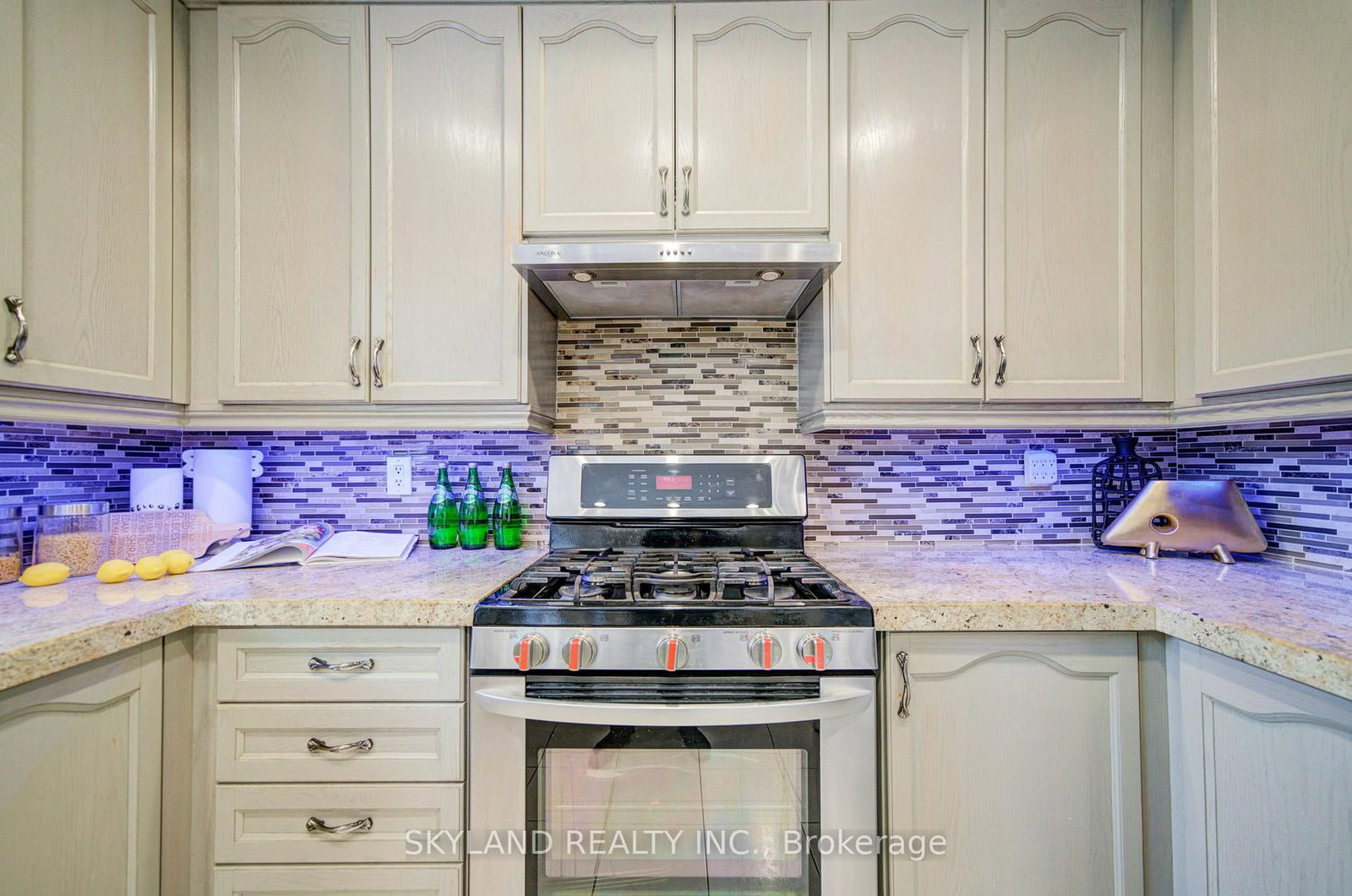 Detached House for sale at 26 Gemini Crescent, Richmond Hill, Ontario, L4S 2K6 - Rouge Woods - MLS: N13015358