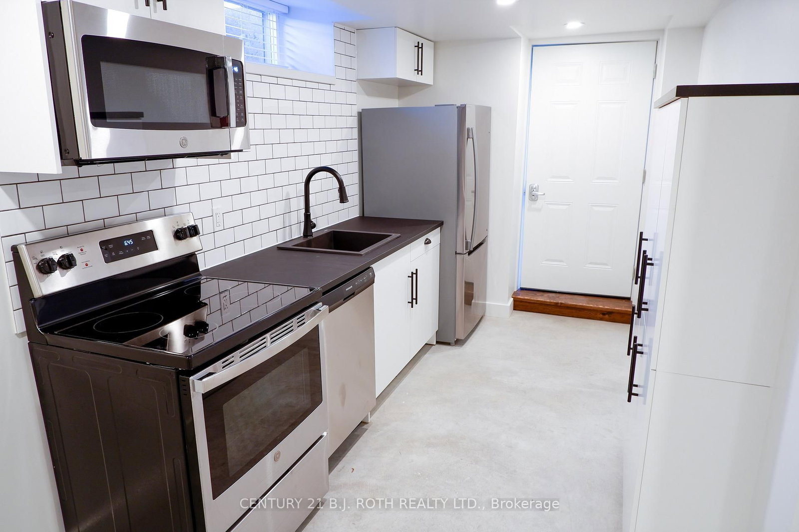 1370 Killarney Beach Road, Unit 207 - Photo 2