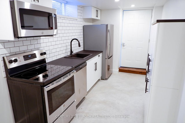 207 - 1370 Killarney Beach Road