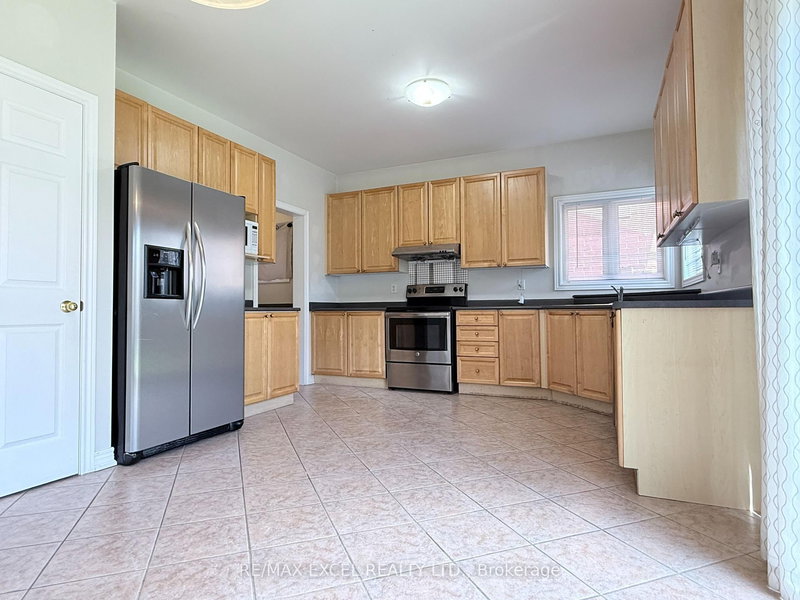 123 Selwyn Rd, Richmond Hill, L4E 5E3 | Image 3